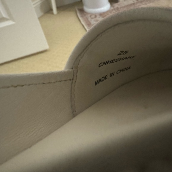 Burberry toddler size 25 espadrilles - Picture 2 of 4